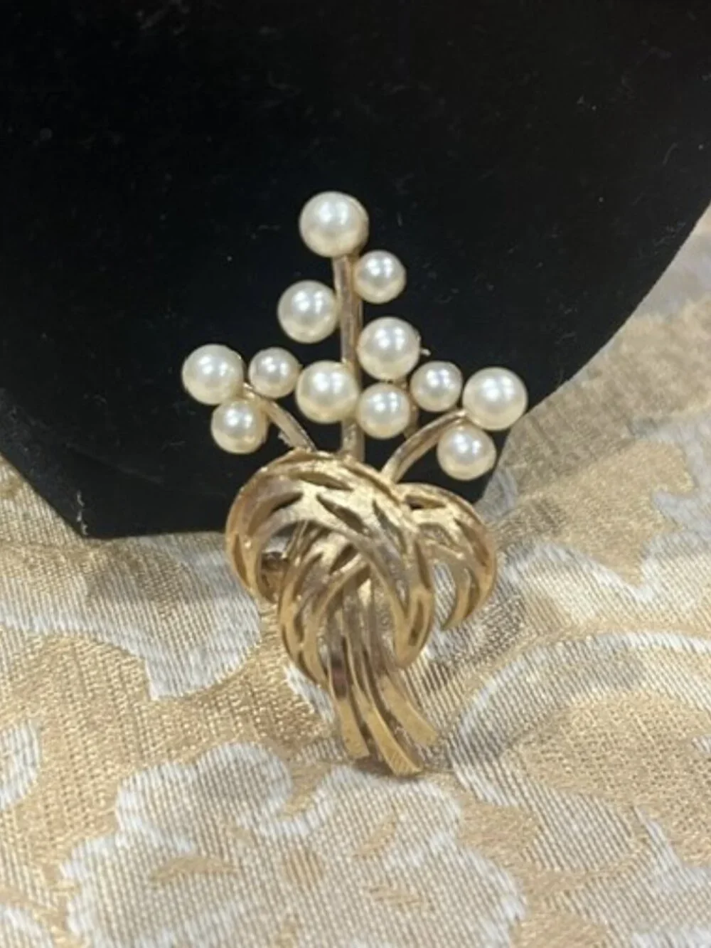 CROWN TRIFARI Brushed Gold Faux Pearl Bouquet BROOCH
